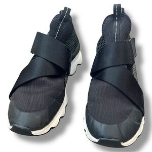Sorel Kinetic Sneak Black Slip-On Sneaker‎ Women 8 Chunky Sole Criss Cross Strap
